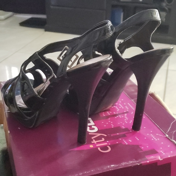 Heels - Picture 2 of 3